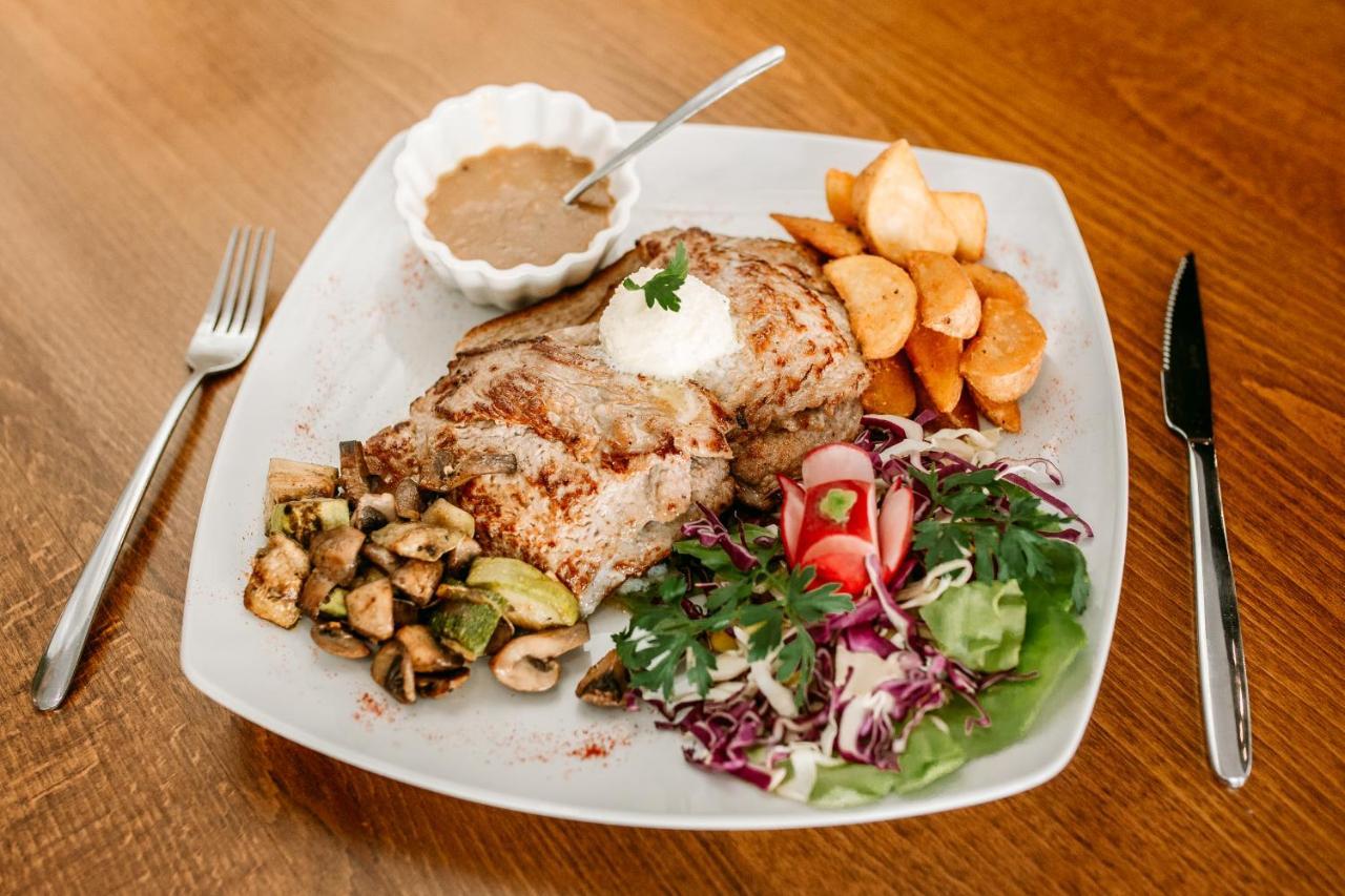 Restoran Sa Prenocistem Gornjak Krepoljin Esterno foto